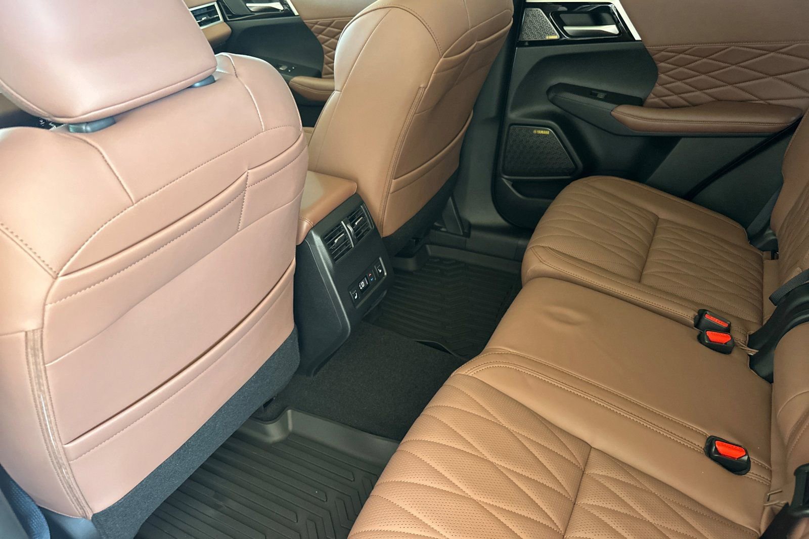 New 2025 Mitsubishi Outlander SEL image 11