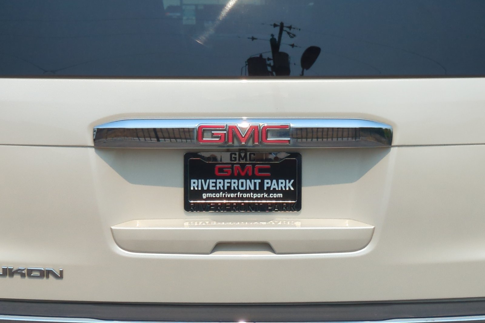 Used 2015 GMC Yukon Denali w/ Premium Package AWD/4WD image 46