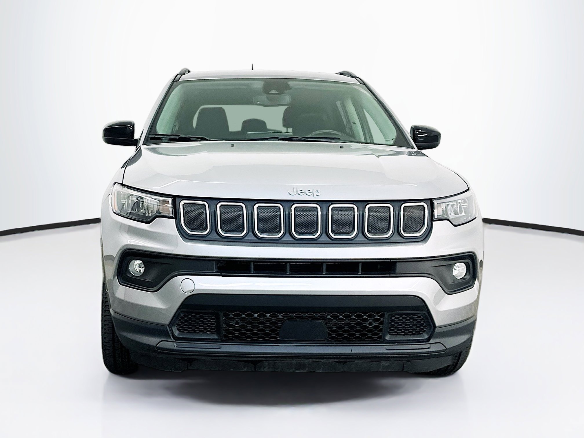 Used 2022 Jeep Compass Latitude image 2