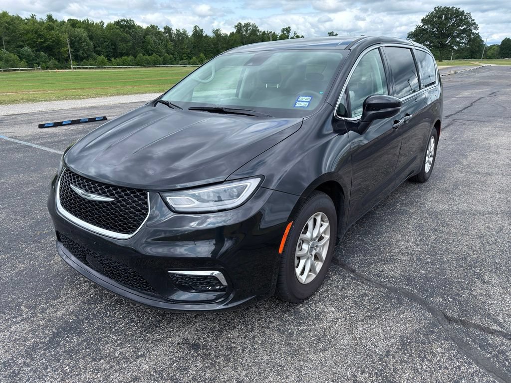 Used 2023 Chrysler Pacifica Touring-L FWD image 20