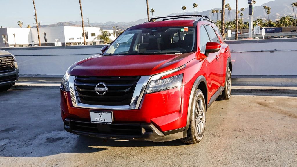 Used 2023 Nissan Pathfinder SV FWD image 3