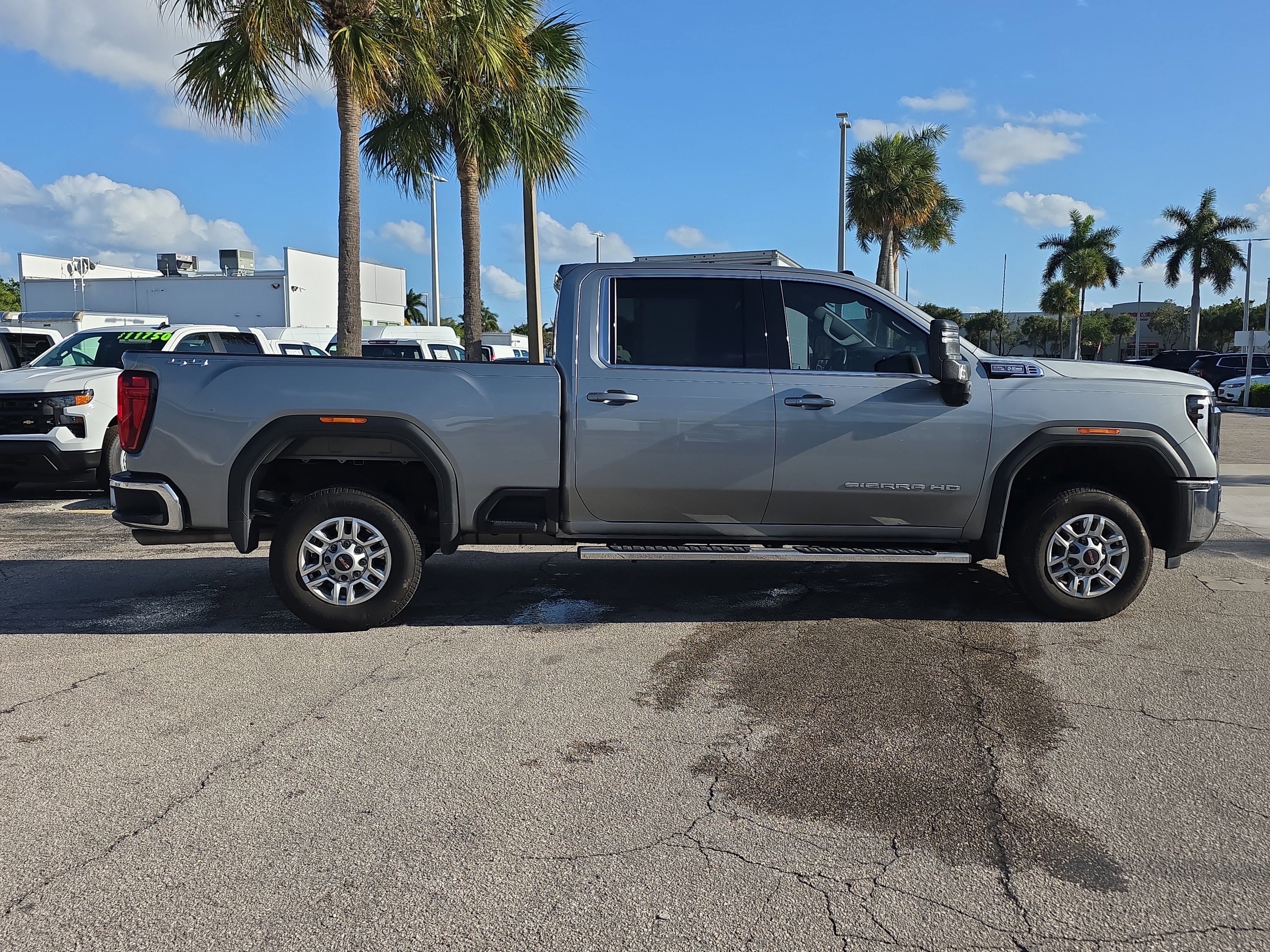 Used 2025 GMC Sierra 2500 SLE w/ SLE Convenience Package image 7