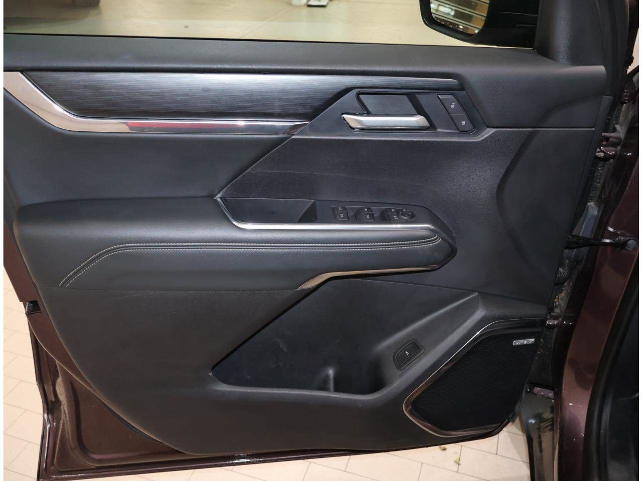 Used 2025 GMC Acadia Elevation w/ Super Cruise Package AWD/4WD image 10