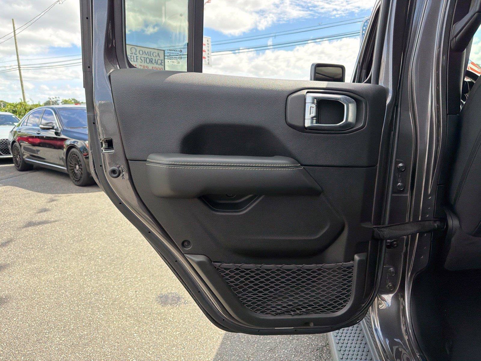 Used 2022 Jeep Wrangler Unlimited Sahara AWD/4WD image 24