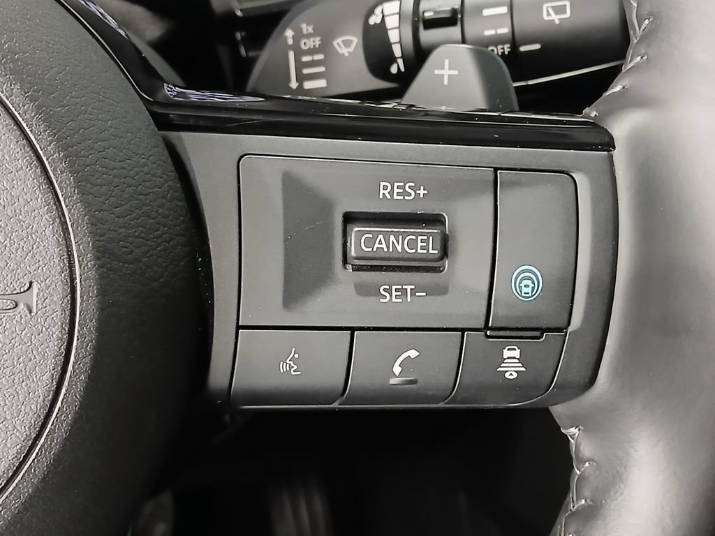 Used 2025 Nissan Pathfinder SL AWD/4WD image 28