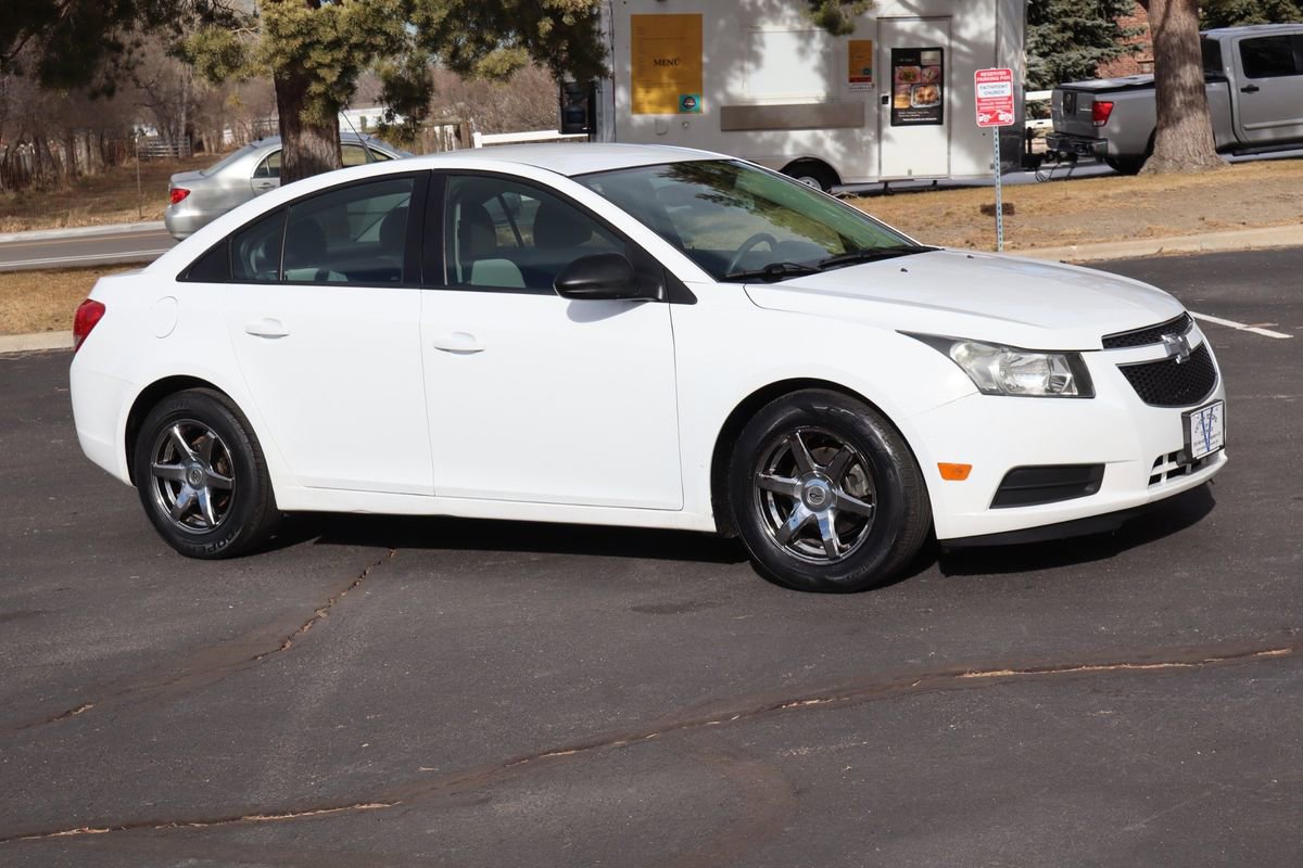 Used 2014 Chevrolet Cruze LS image 2