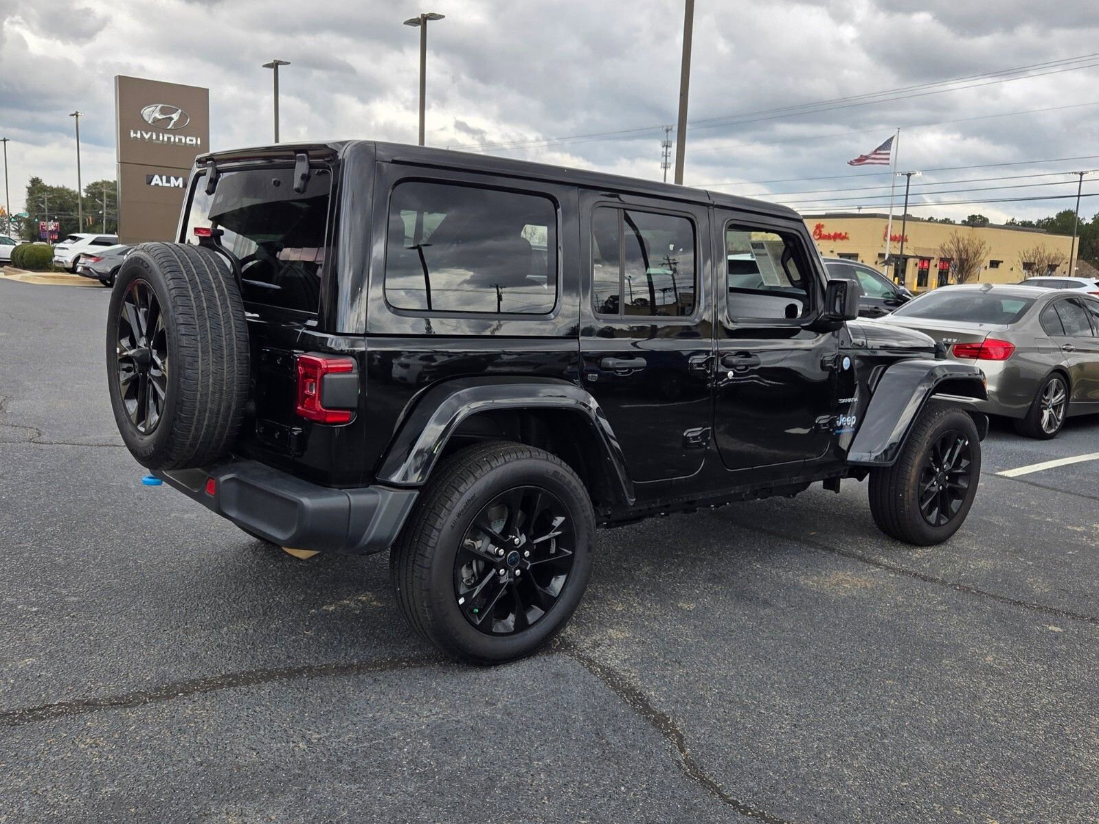 Used 2024 Jeep Wrangler Unlimited Sahara image 11