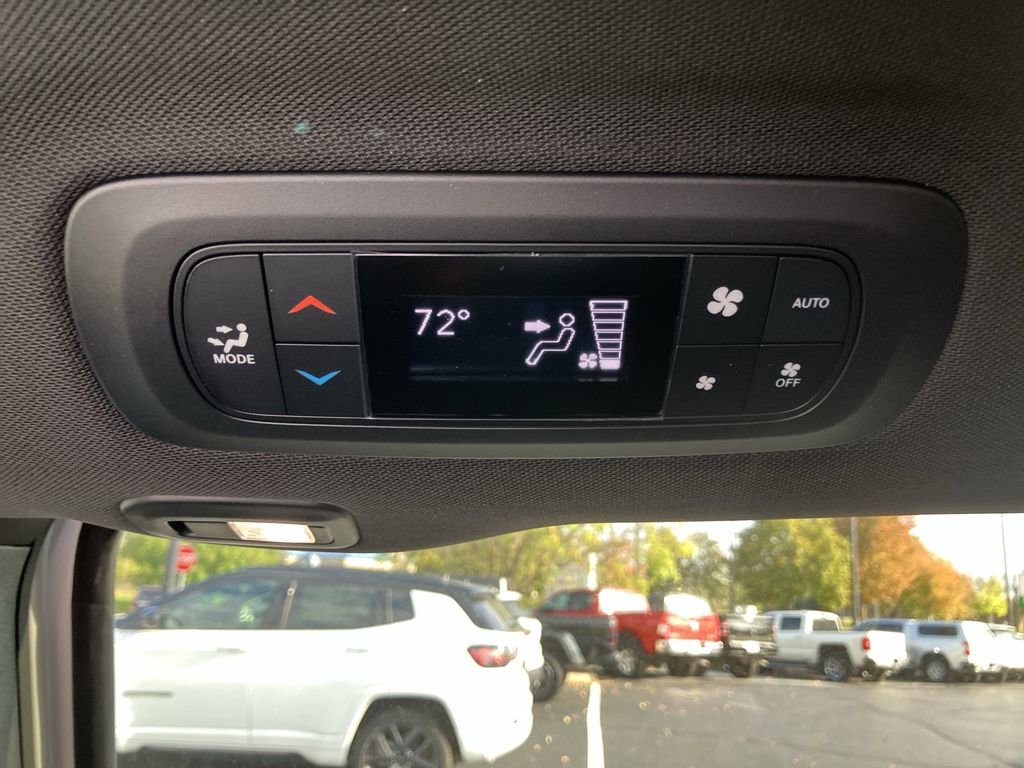 New 2026 Chrysler Pacifica Select image 29