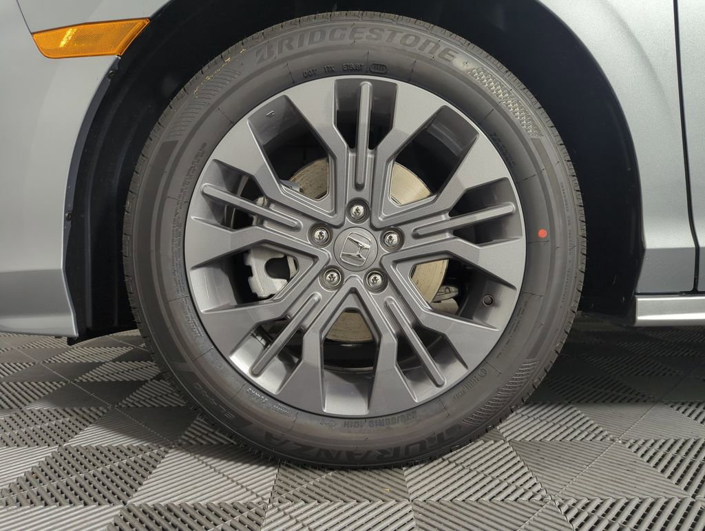 New 2026 Honda Odyssey Touring image 11