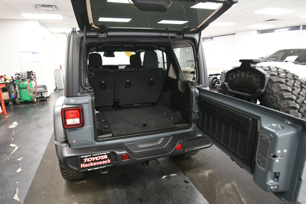 Used 2026 Jeep Wrangler Unlimited Sport AWD/4WD image 22