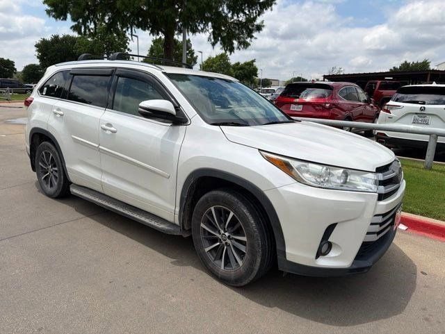 Used 2017 Toyota Highlander XLE AWD/4WD image 2