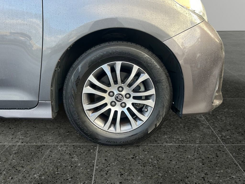 Used 2019 Toyota Sienna XLE FWD image 9