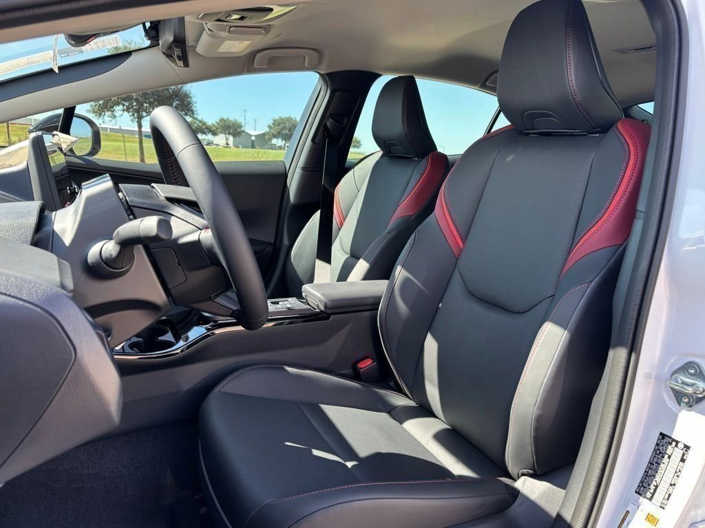 New 2025 Toyota Prius Plug-In Hybrid image 11