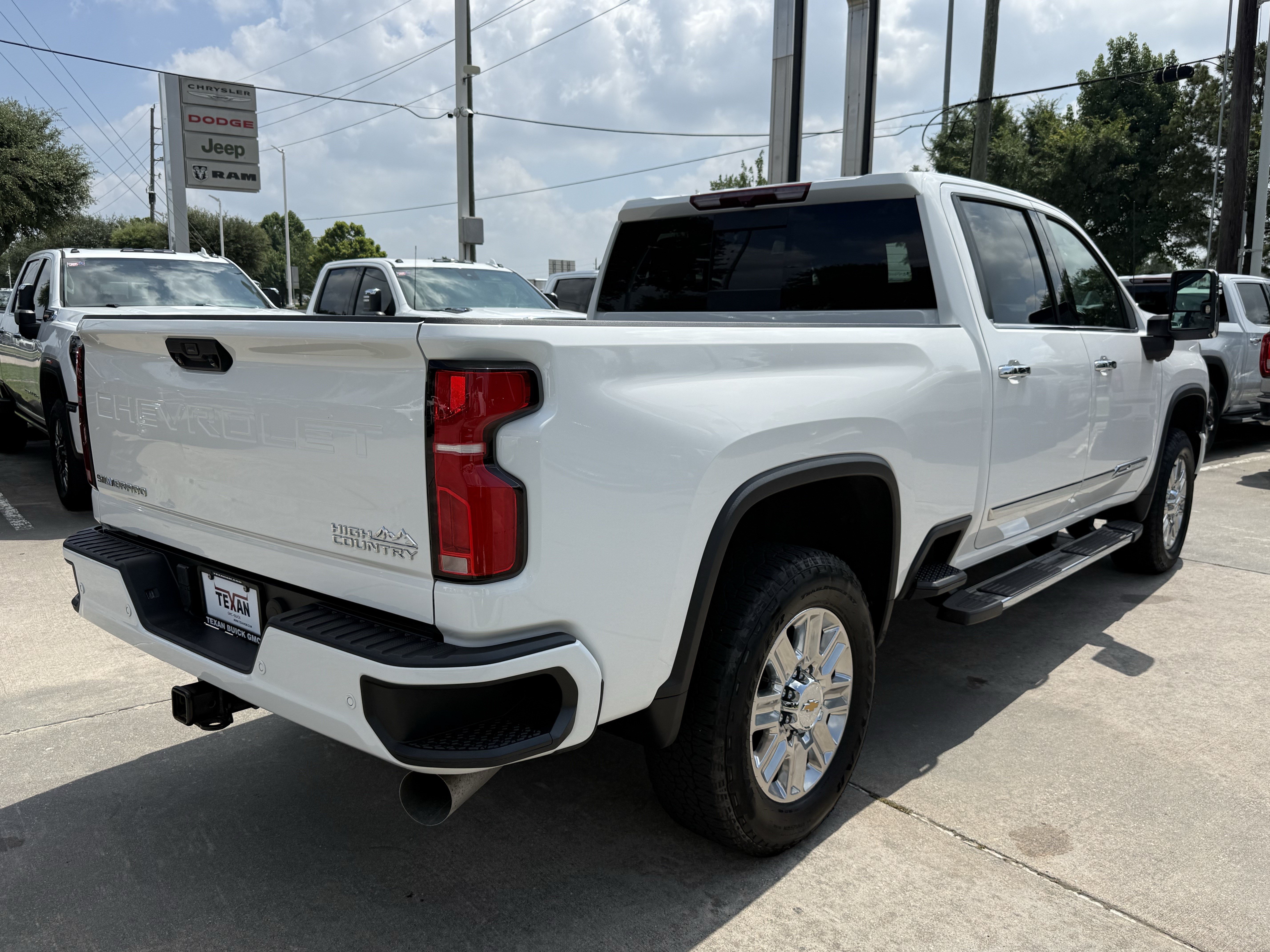 Used 2024 Chevrolet Silverado 2500 High Country AWD/4WD image 5