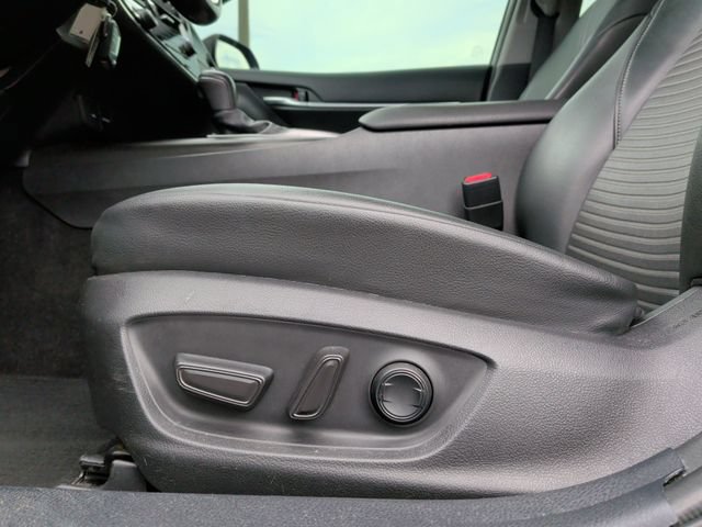 Used 2022 Toyota Camry SE FWD image 14