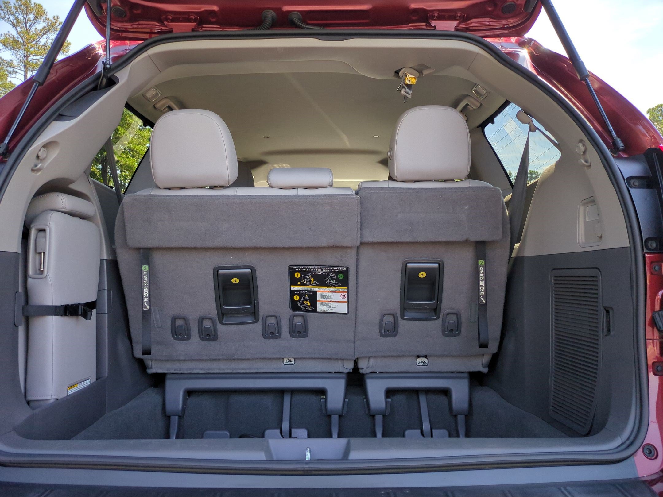Used 2020 Toyota Sienna XLE FWD image 39