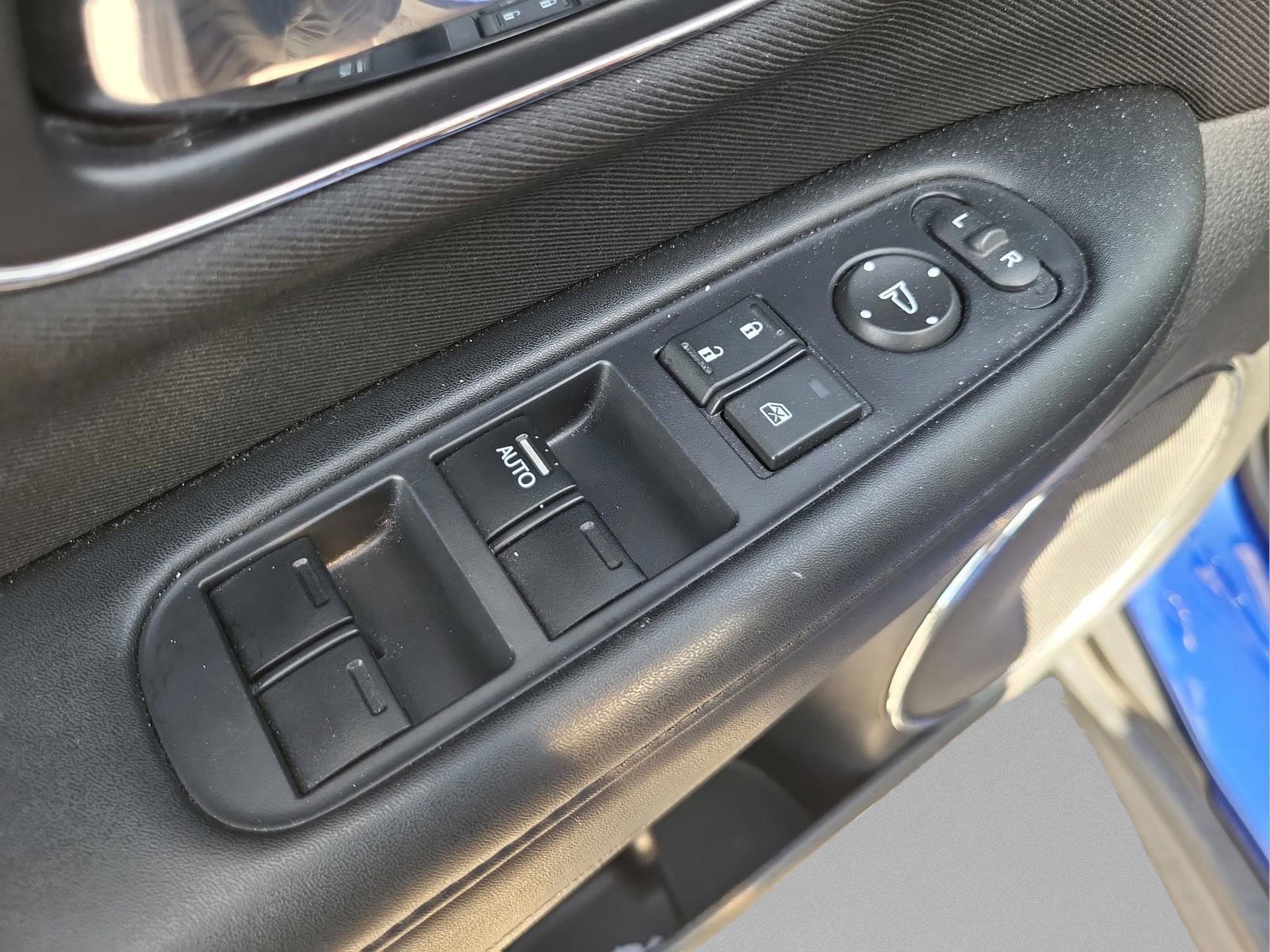 Used 2018 Honda HR-V EX image 16