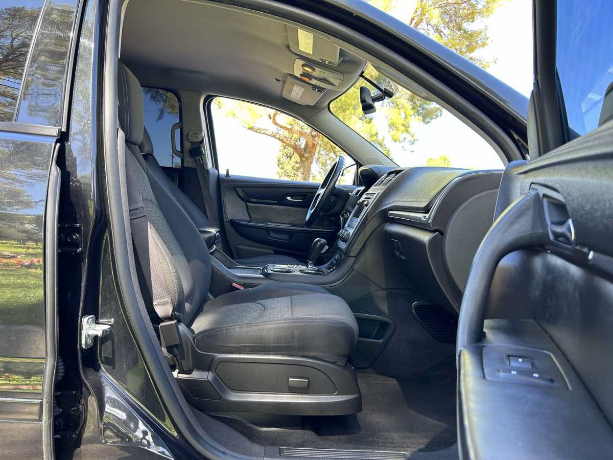 Used 2014 GMC Acadia SLE FWD image 30