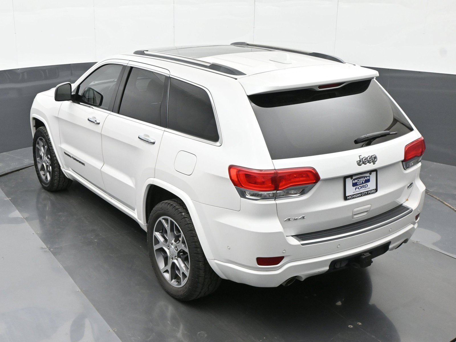 Used 2020 Jeep Grand Cherokee Overland AWD/4WD image 29