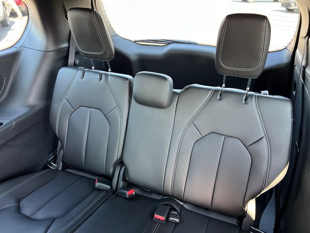 New 2027 Chrysler Pacifica Select w/ Family Tech Group FWD image 24