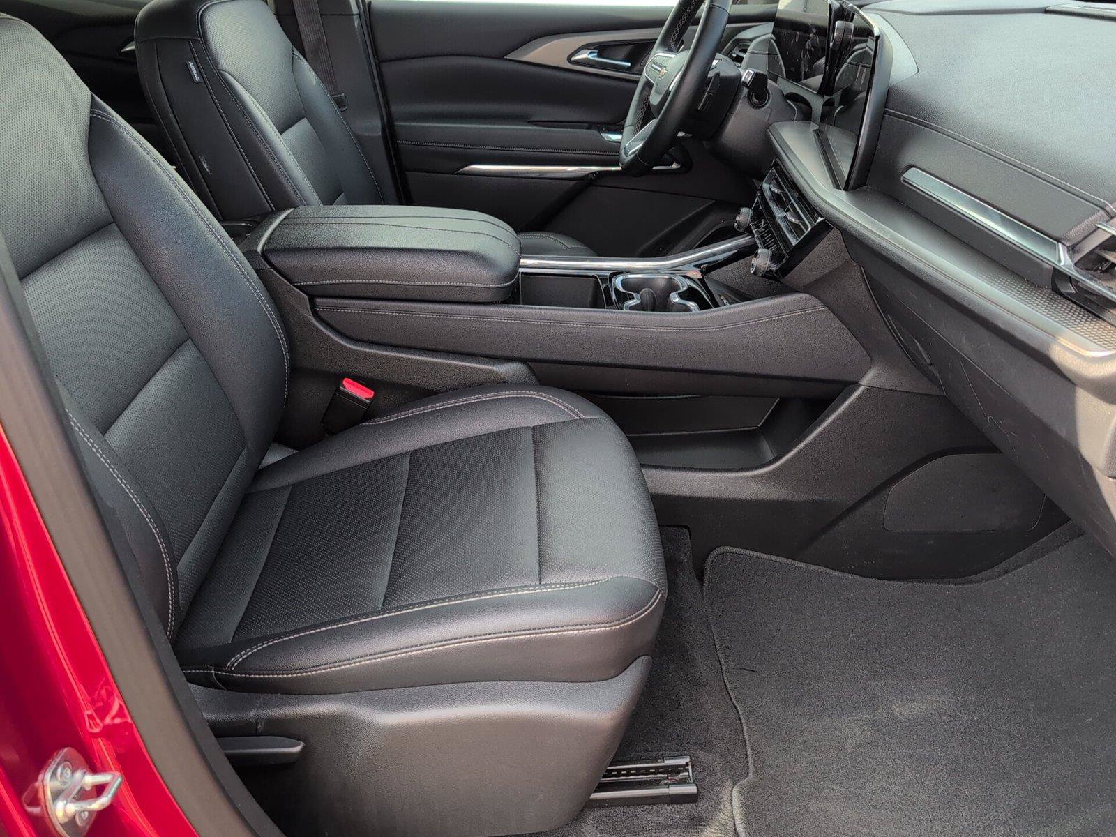 Certified 2025 Chevrolet Traverse LT FWD image 41