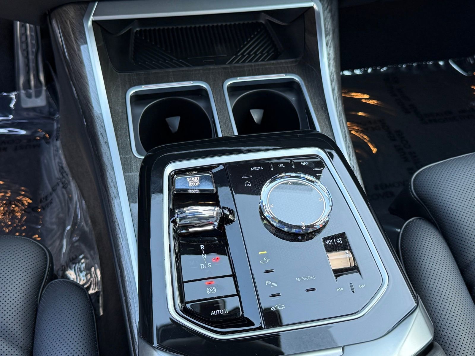 Certified 2024 BMW 740i w/ M Sport Professional Package image 27