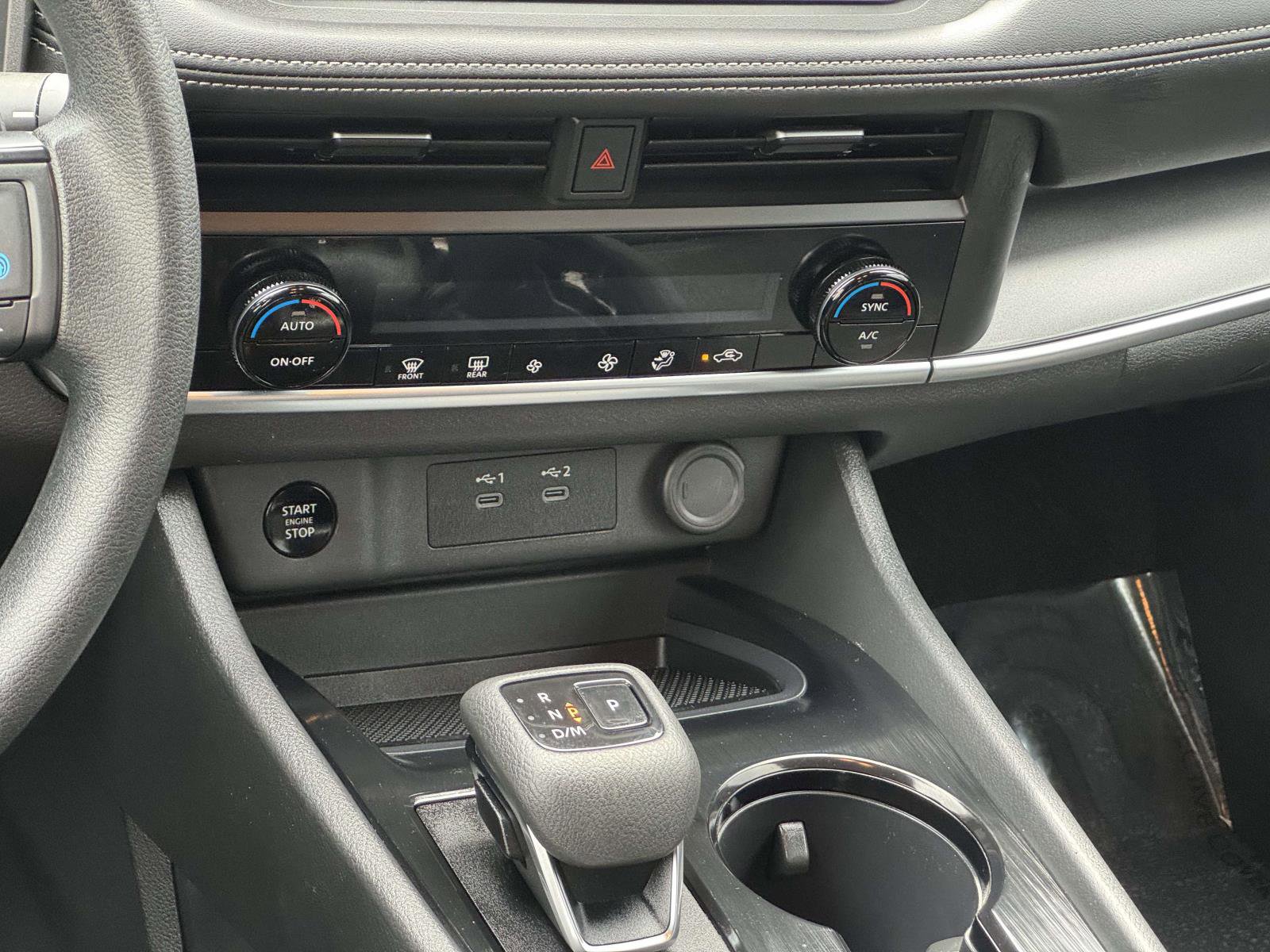 Used 2024 Nissan Rogue SV image 4