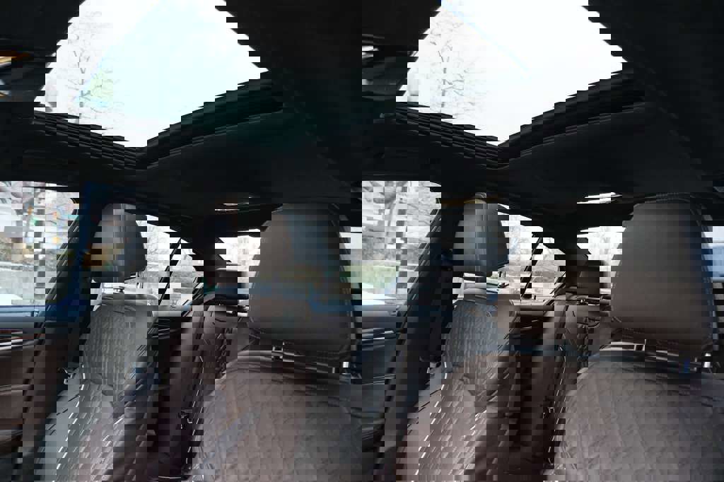 Used 2019 BMW 540i xDrive w/ M Sport Package image 38