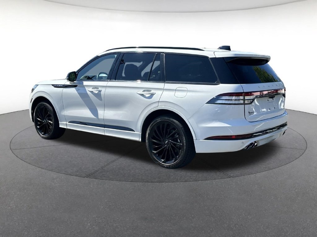 Used 2026 Lincoln Aviator Reserve AWD/4WD image 3