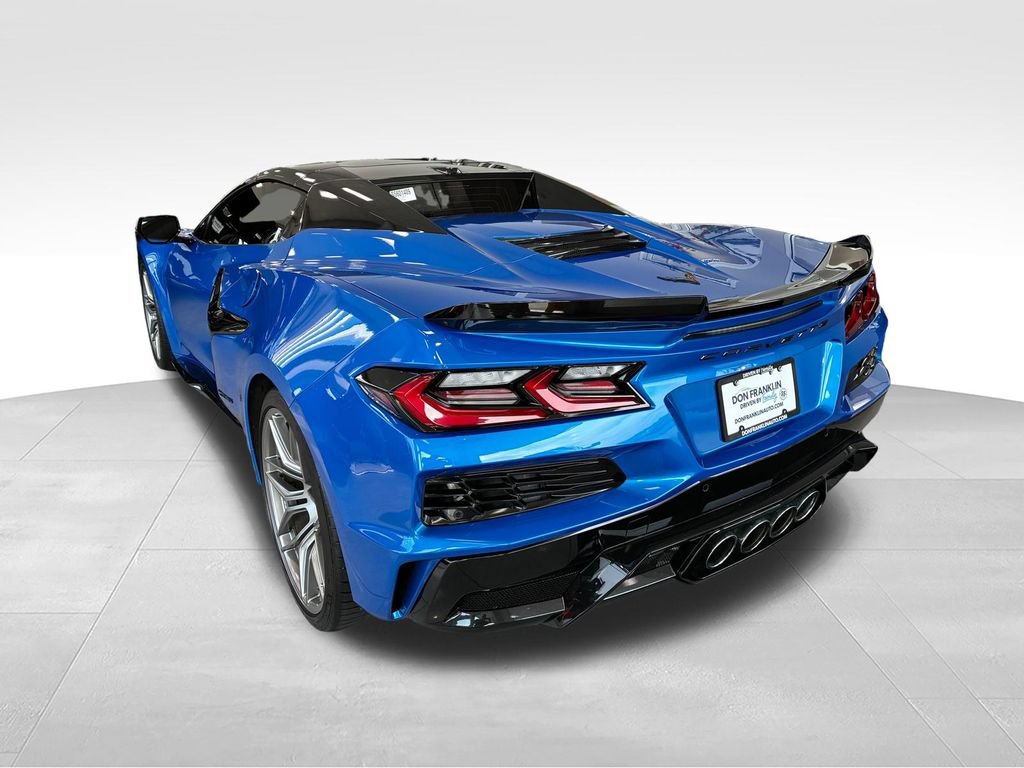 Used 2025 Chevrolet Corvette Z06 RWD image 2