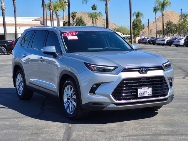 Used 2024 Toyota Grand Highlander Platinum image 3