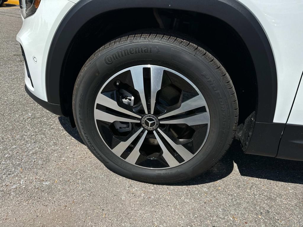 Used 2025 Mercedes-Benz GLB 250 image 3