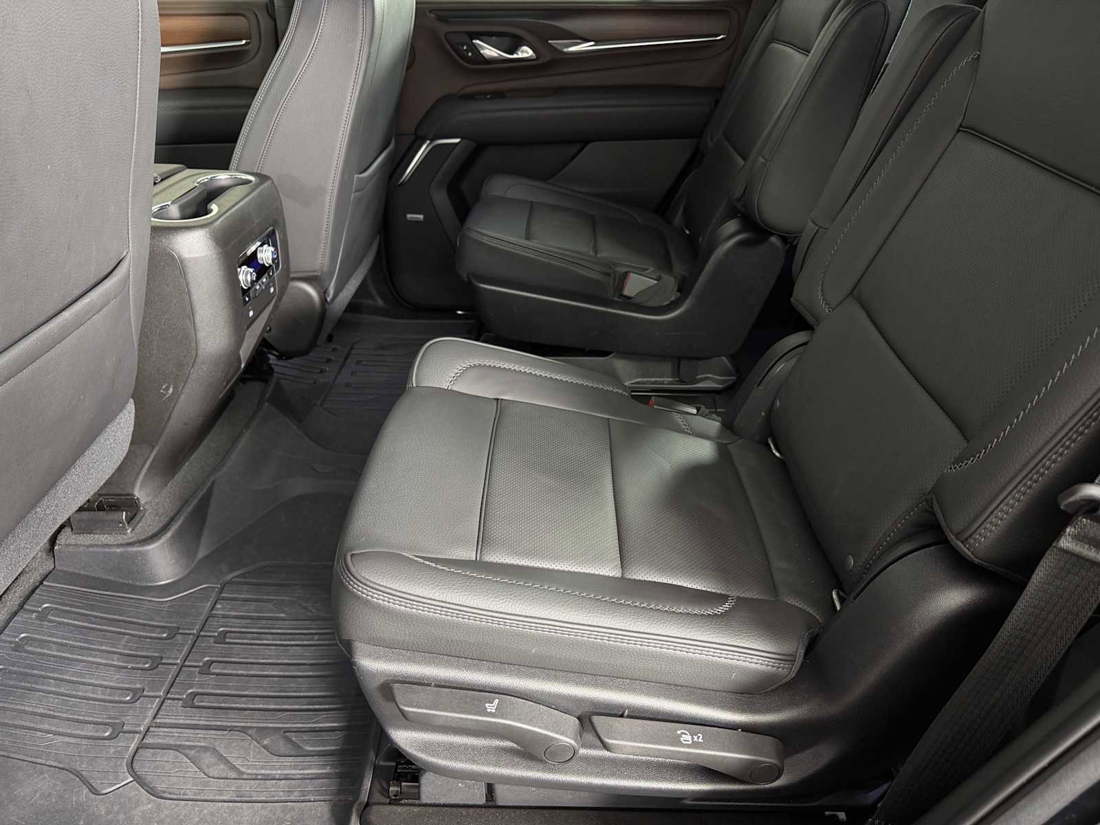 Certified 2021 GMC Yukon Denali w/ Denali Premium Package image 22