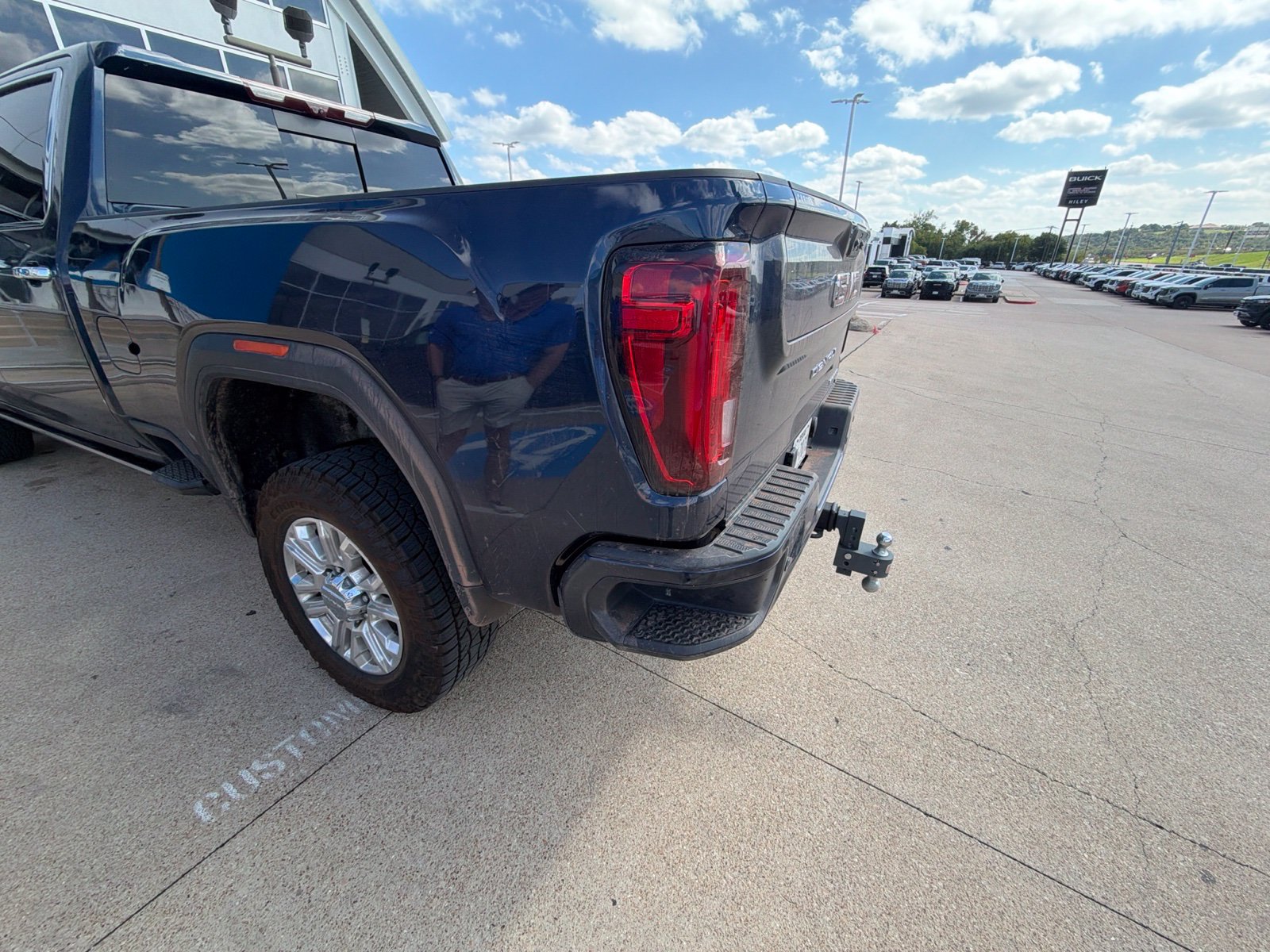 Used 2023 GMC Sierra 3500 Denali w/ Denali Ultimate Package AWD/4WD image 17