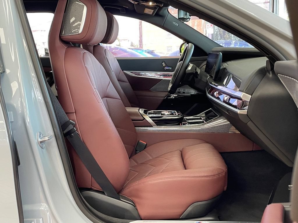 Used 2023 BMW i7 xDrive60 AWD/4WD image 31