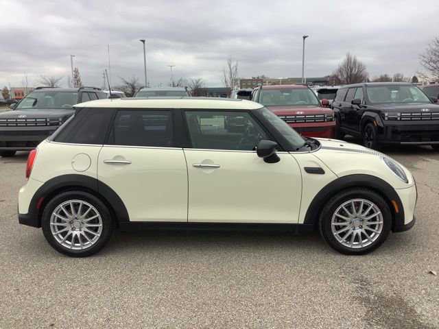 Used 2023 MINI Cooper 4-Door Hardtop image 4