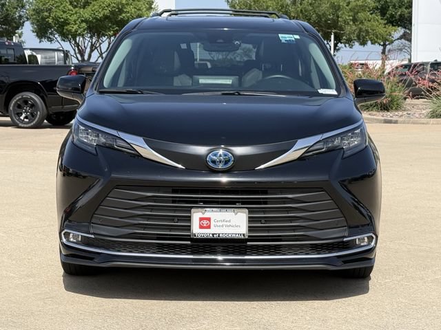 Certified 2024 Toyota Sienna XLE FWD image 3