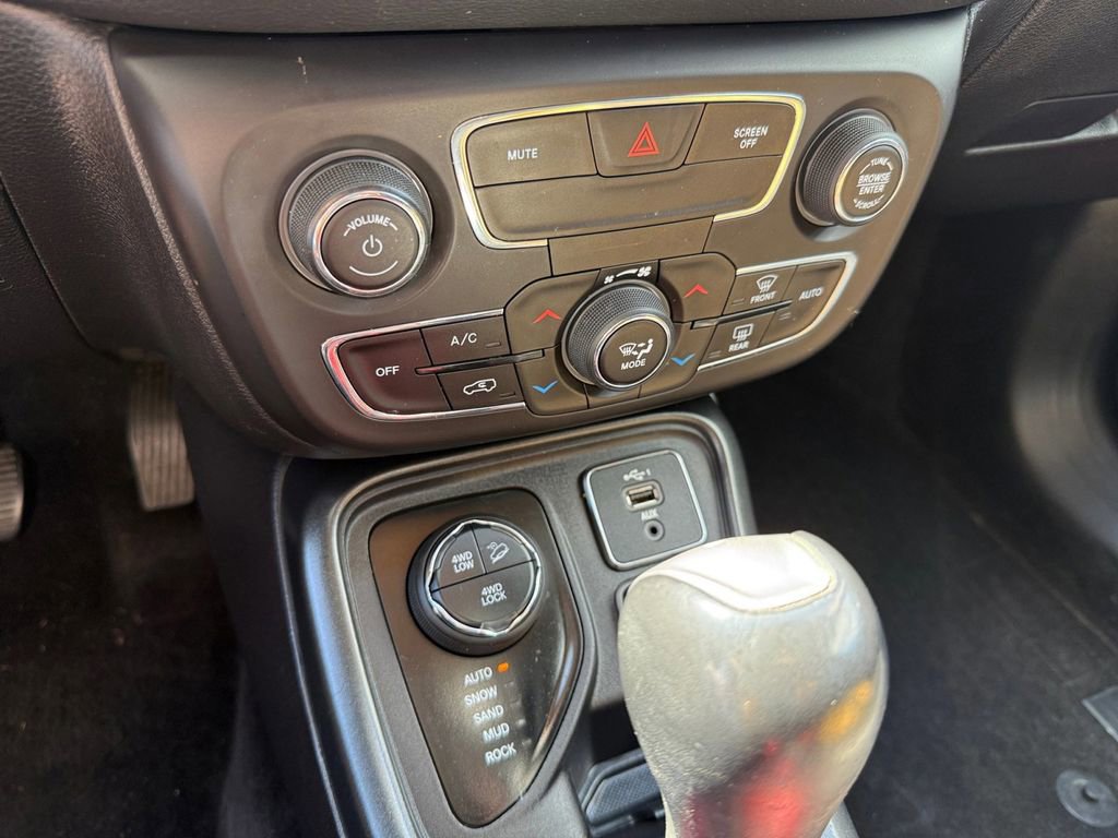 Used 2019 Jeep Compass Trailhawk AWD/4WD image 23