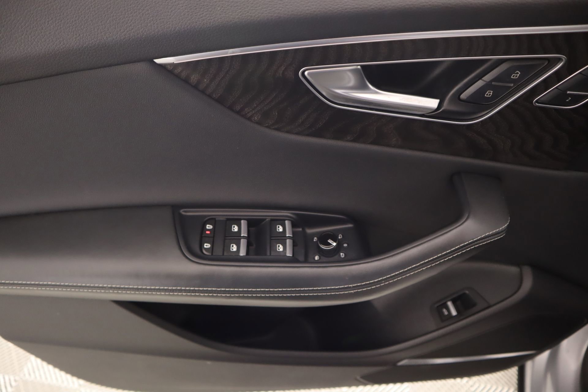 Used 2022 Audi Q8 Premium Plus AWD/4WD image 17