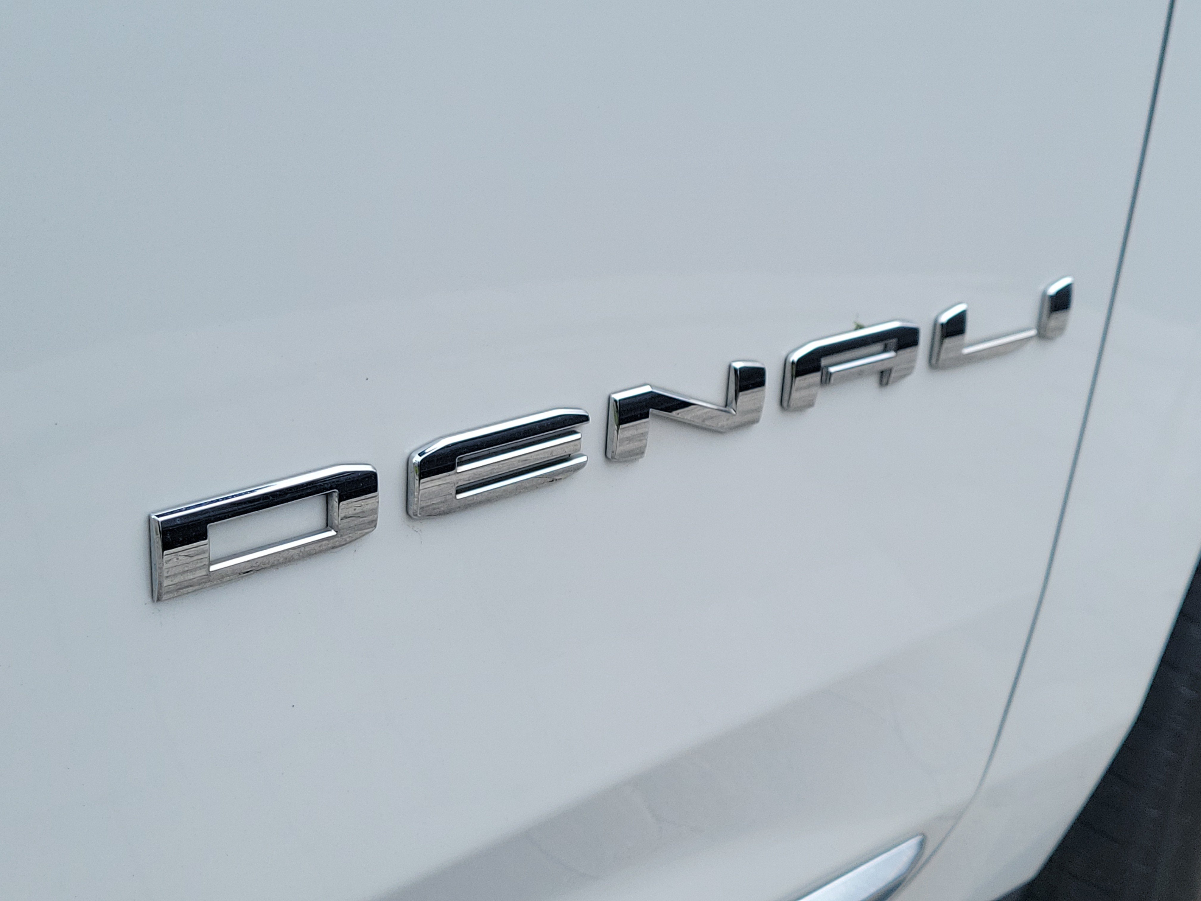 Used 2023 GMC Yukon Denali w/ Denali Reserve Package RWD image 8