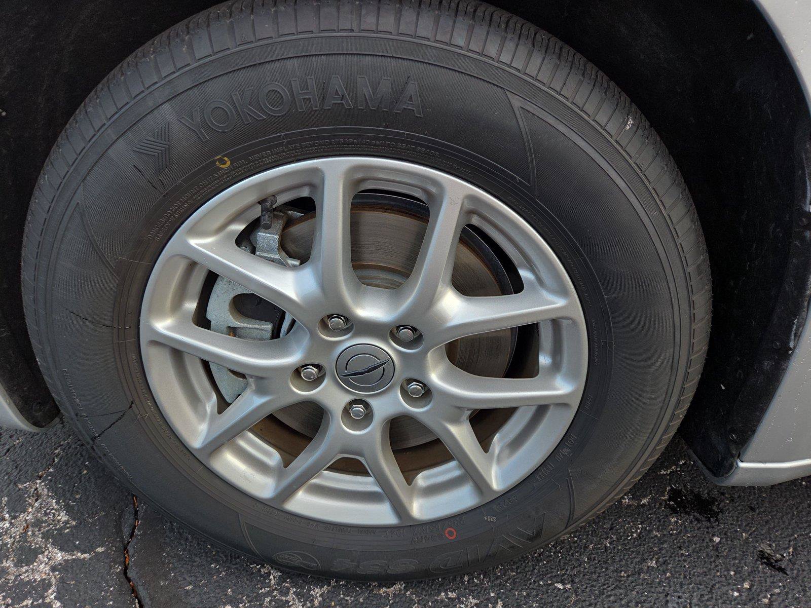 Used 2024 Chrysler Pacifica Touring-L FWD image 24