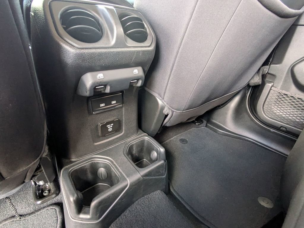 Used 2022 Jeep Wrangler Unlimited Sahara image 28