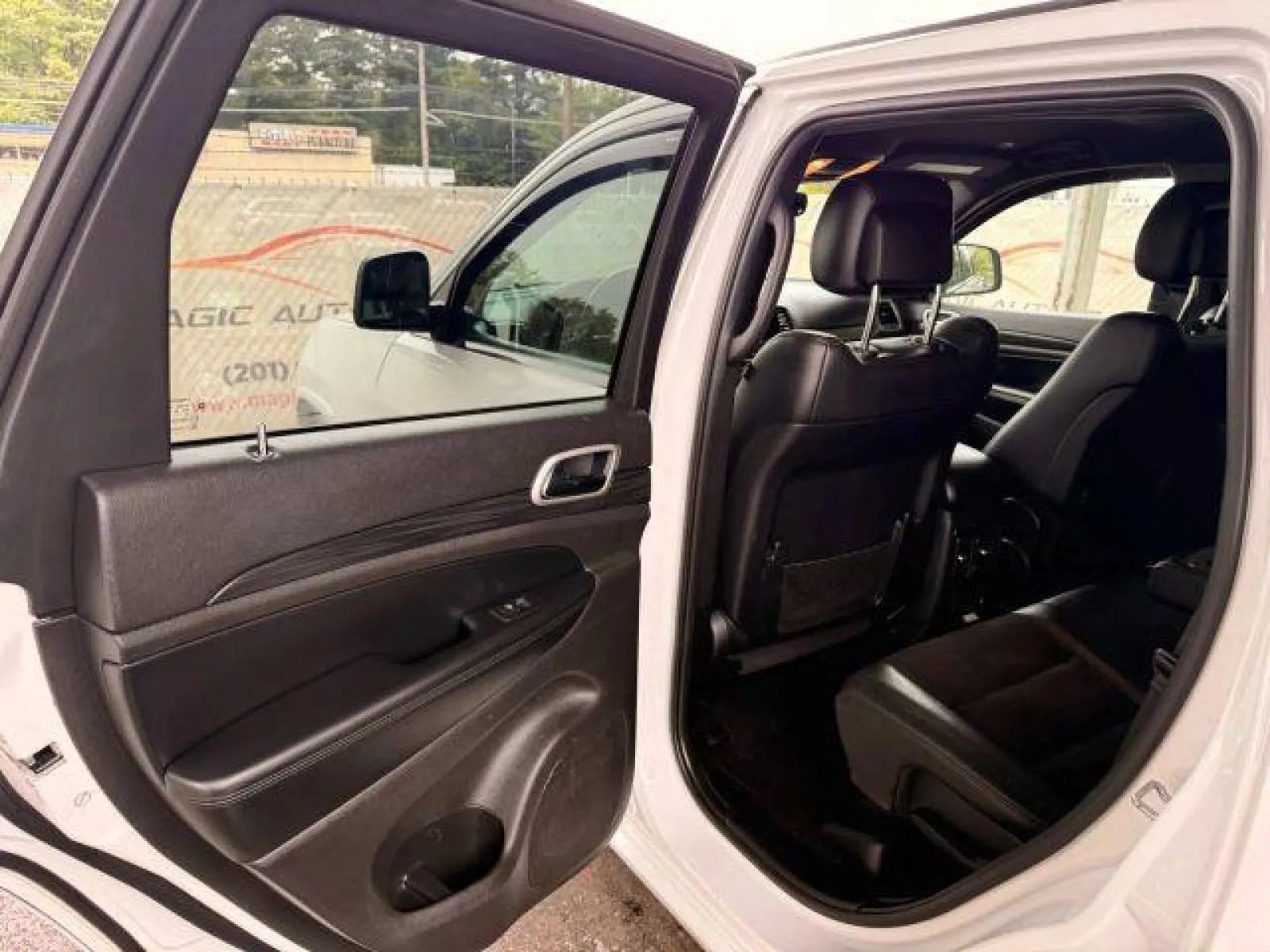 Used 2020 Jeep Grand Cherokee Altitude AWD/4WD image 15