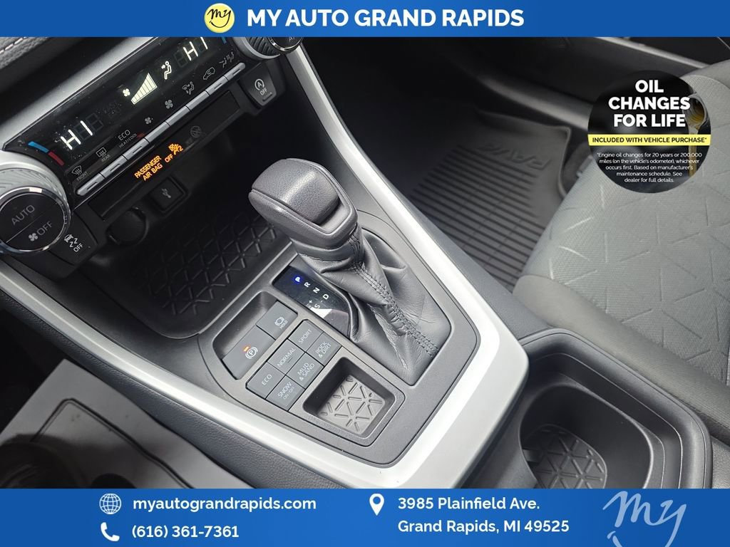 Used 2021 Toyota RAV4 XLE image 25