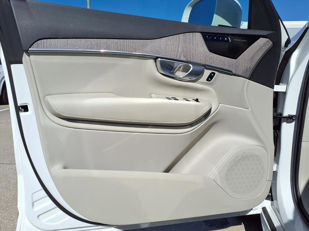 Certified 2024 Volvo XC90 B6 Plus image 24