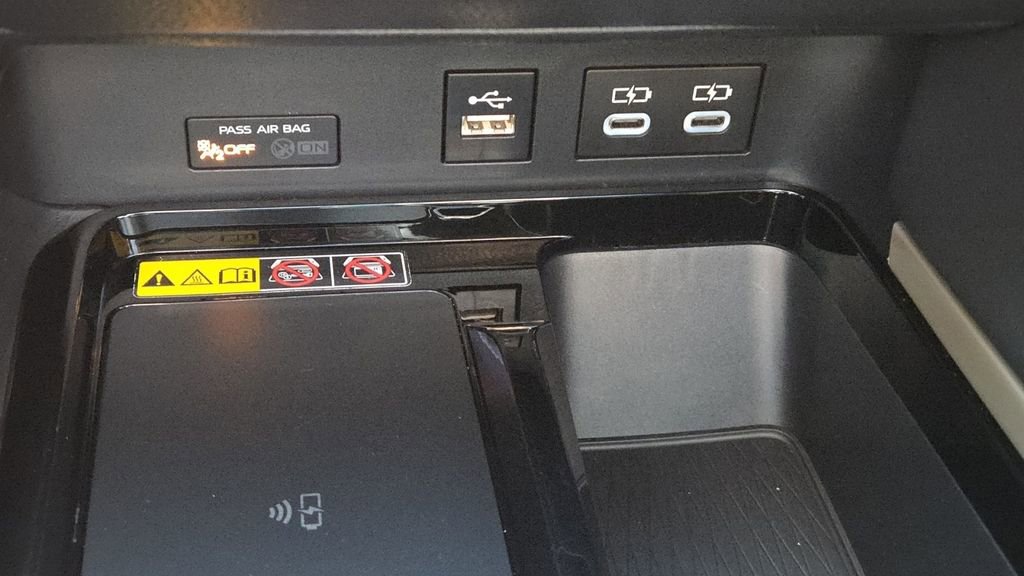 Used 2025 Toyota Camry XSE image 8