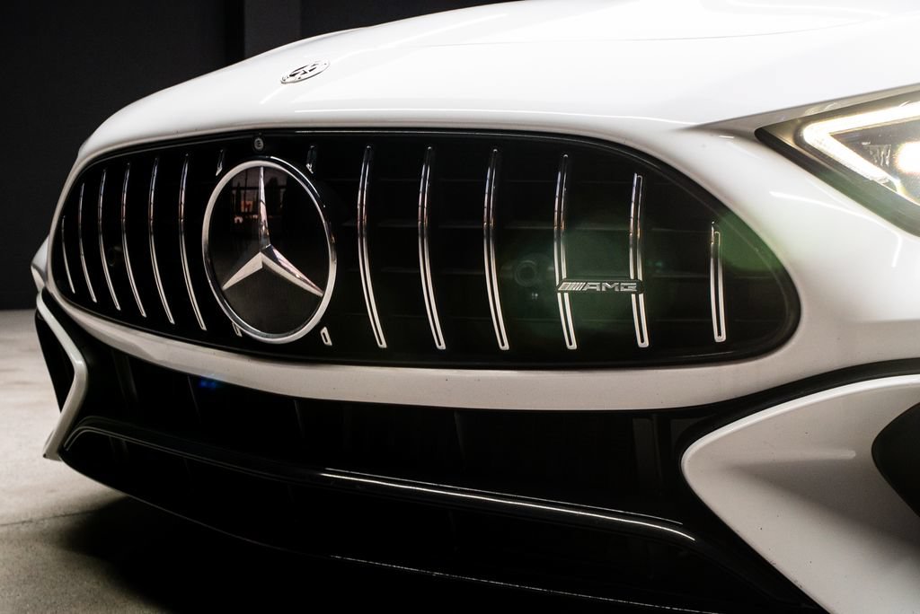 Used 2022 Mercedes-Benz SL 55 AMG 4MATIC w/ Driver Assistance Package image 8