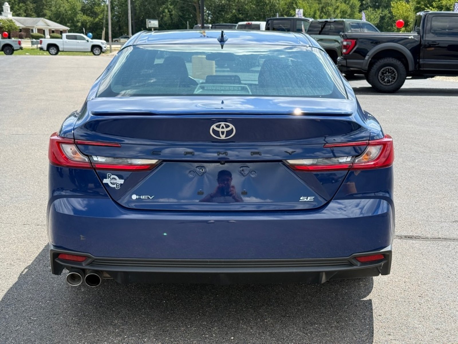 Used 2025 Toyota Camry SE FWD image 7
