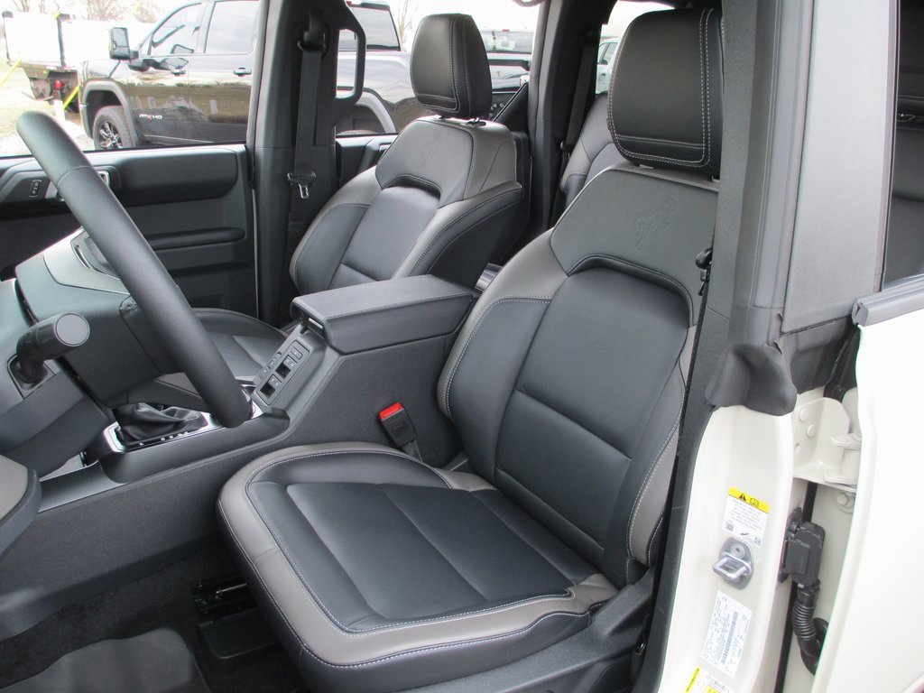 Used 2025 Ford Bronco Outer Banks image 16