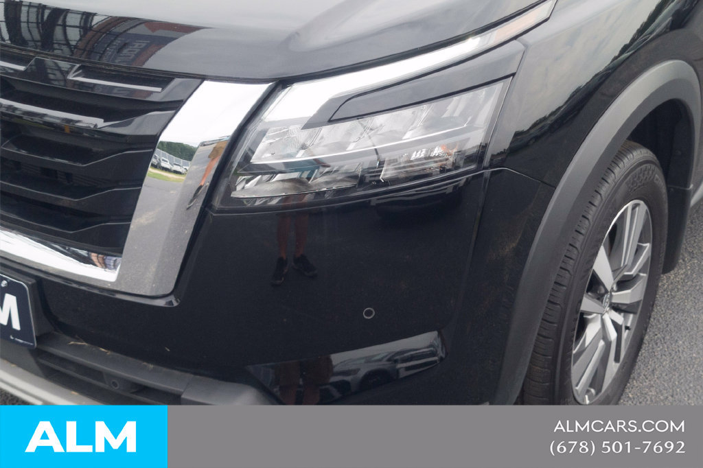Used 2025 Nissan Pathfinder SL AWD/4WD image 14